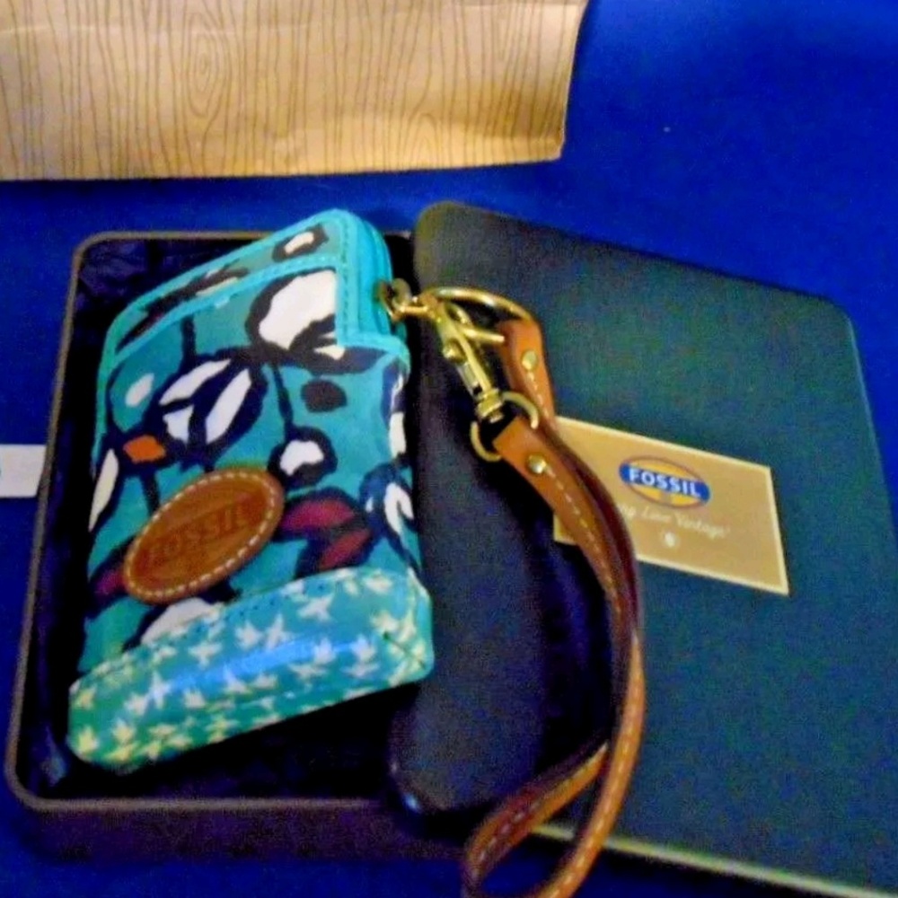Fossil wristlet vintage in orginal tin collectors